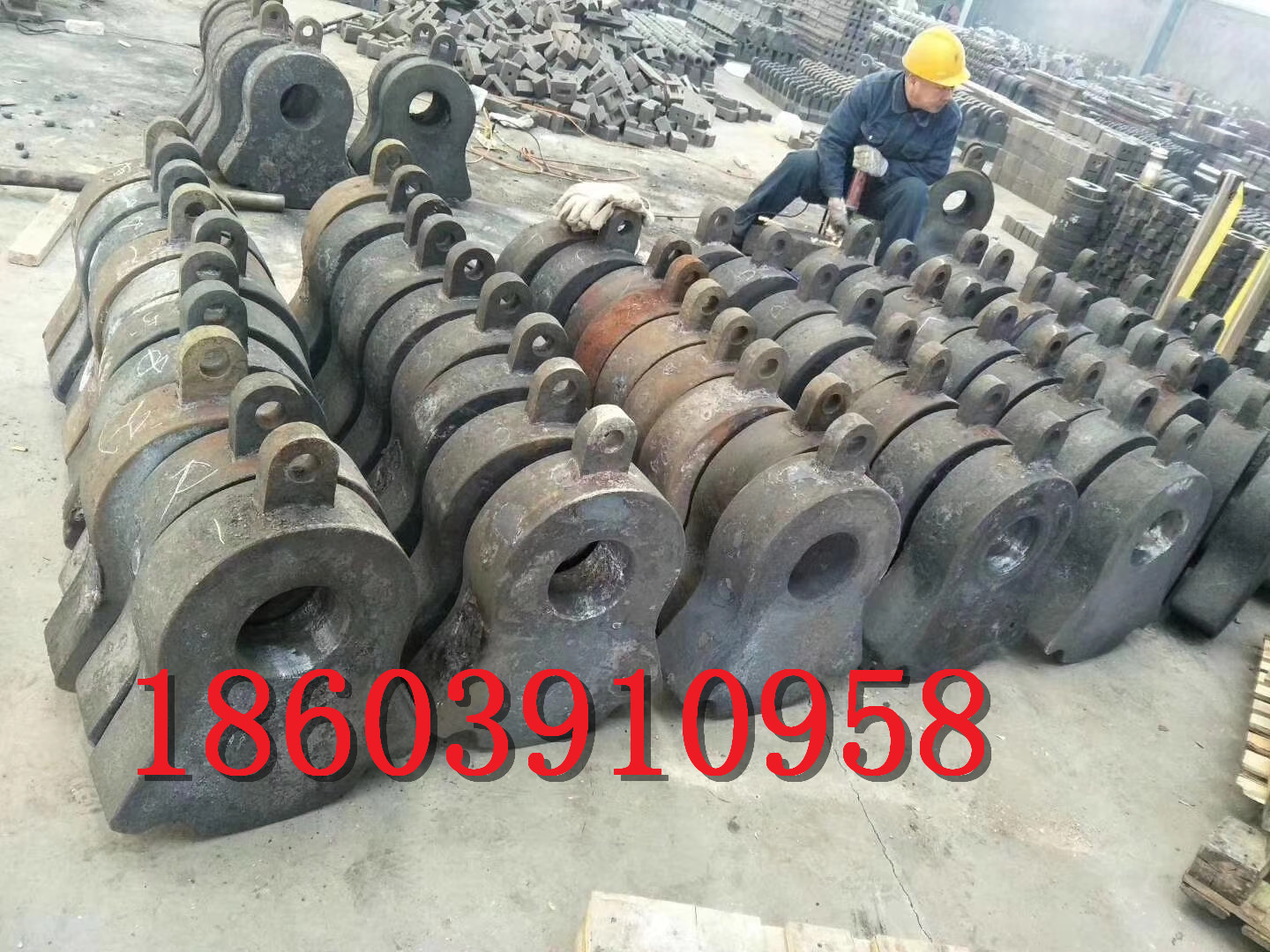 供應(yīng)破碎機(jī)、制砂機(jī)雙液合金耐磨錘