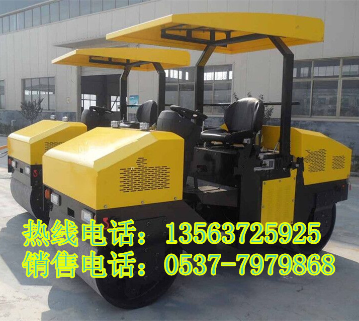 山東廠家*重3噸座駕式振動材油壓路機(jī)