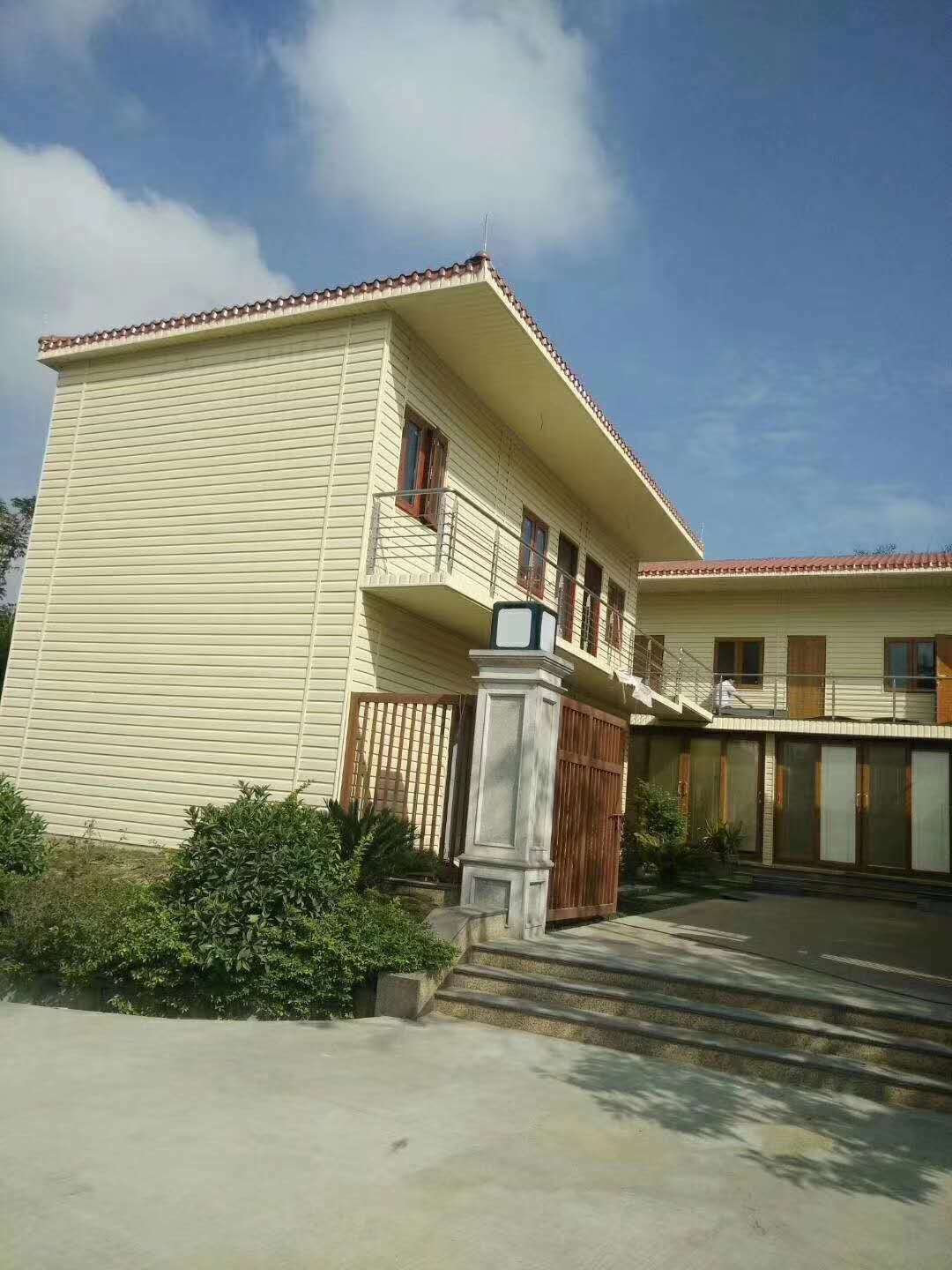 外墻裝飾材料 新型pvc飾面板舊房改造房屋外墻仿木紋彩色扣板