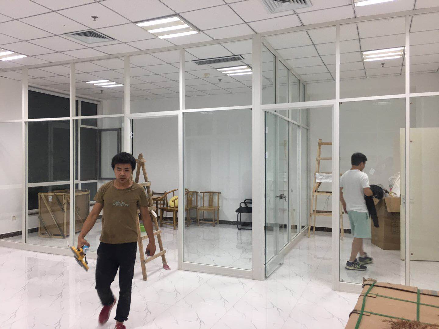 2019辦公室隔斷新品，鋁合金鋼化玻璃單玻隔斷訂做，北京優(yōu)質(zhì)辦公隔斷廠家