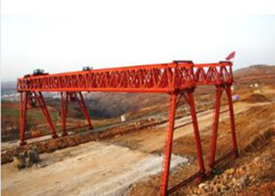 書強(qiáng)起重機(jī)廠家直銷，河北門式起重機(jī)，各種型號(hào)門式起重機(jī)