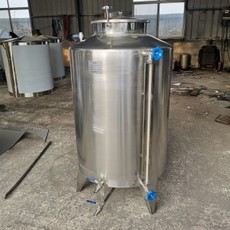 陳釀白酒釀酒設備直銷廠家_批發(fā)釀酒設備