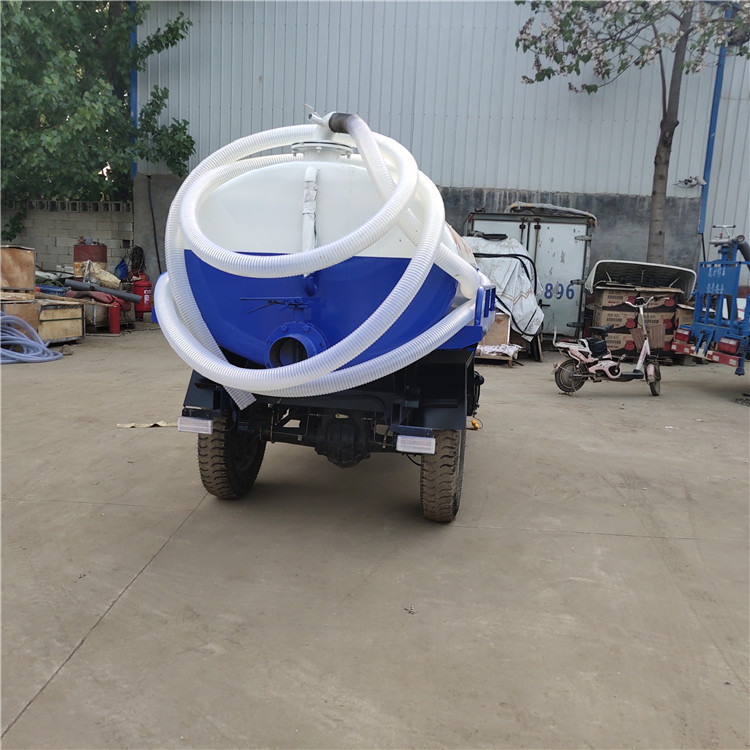 五征三輪吸糞車價(jià)格  半封閉18馬力小型吸糞車  SQB65-40/45真空吸糞泵抽糞車