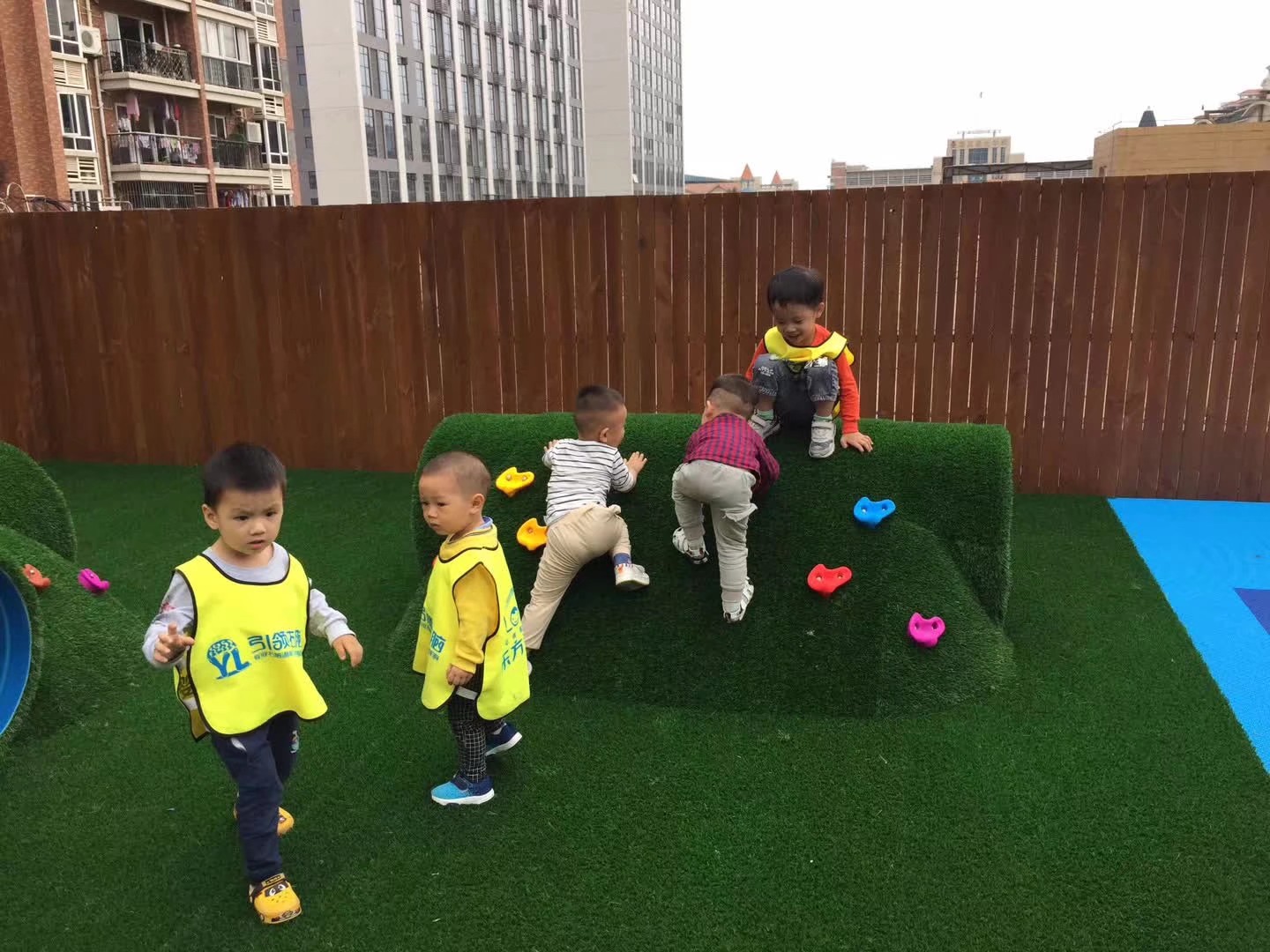 大型木制滑梯城堡型主題設(shè)計(jì)小博士系列組合滑梯幼兒園滑梯可定制