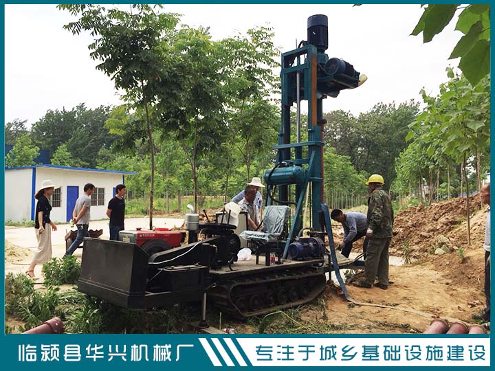 臨潁華興履帶液壓式反循打井機(jī)