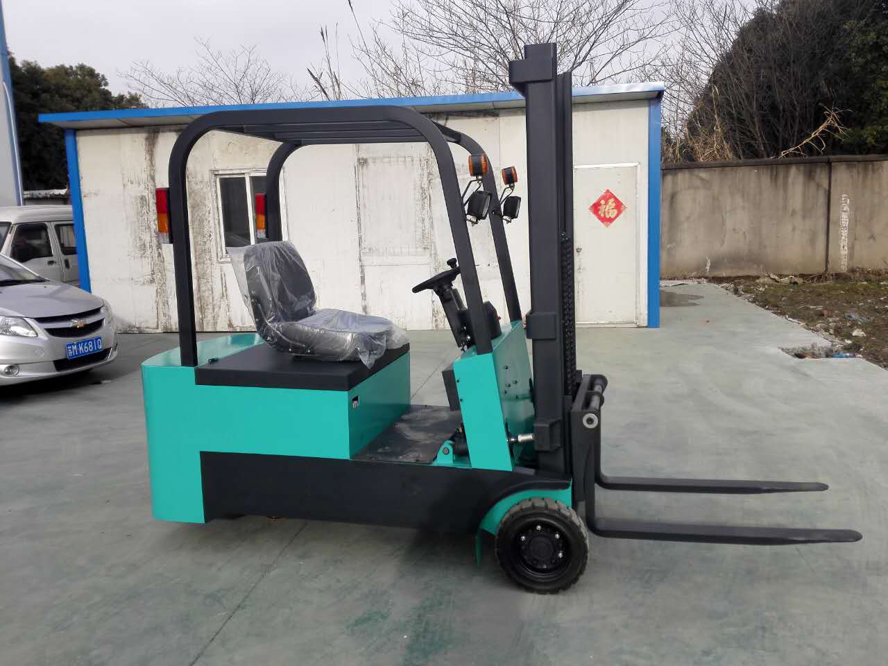 三輪電動(dòng)叉車(chē) 全電動(dòng)堆高車(chē)供應(yīng)商