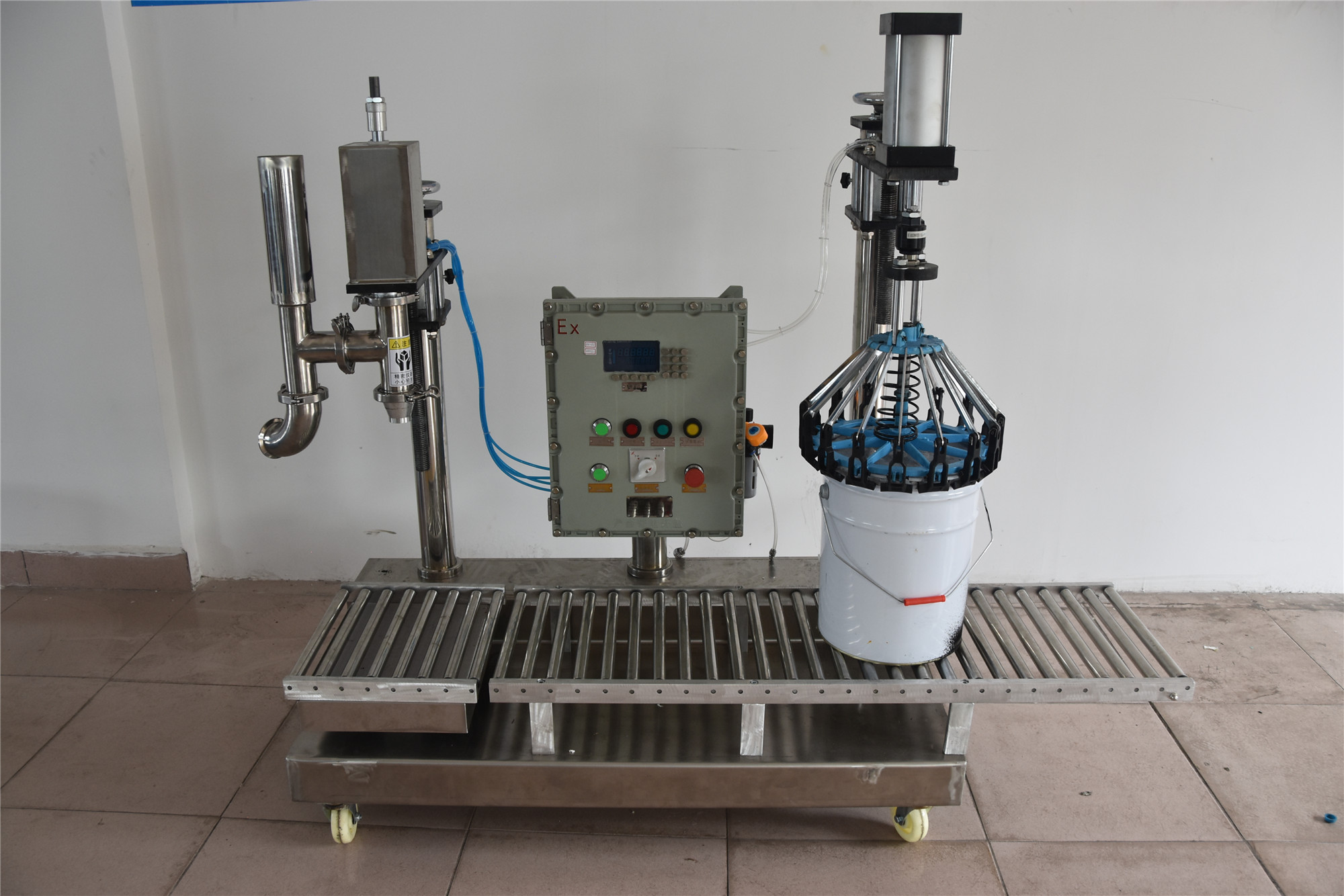 XSH-G12T管道灌裝機(jī) 定量灌裝 自動(dòng)壓蓋