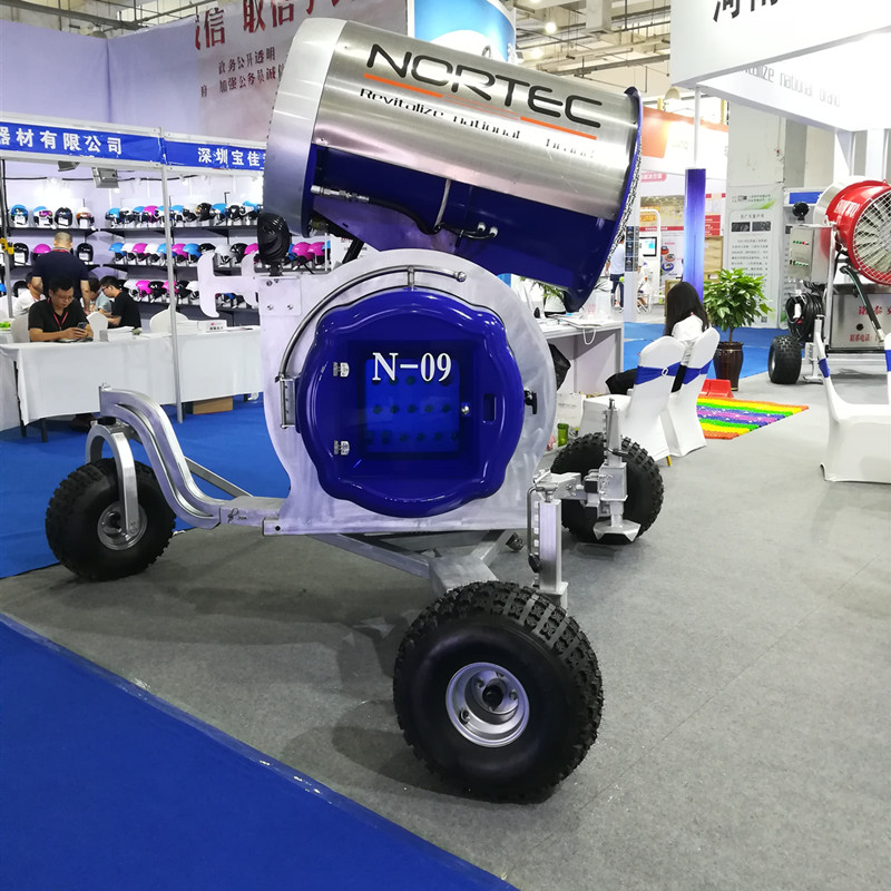 滑雪魔毯滑雪板大小型造雪機(jī)廠家供應(yīng)雪場(chǎng)設(shè)備