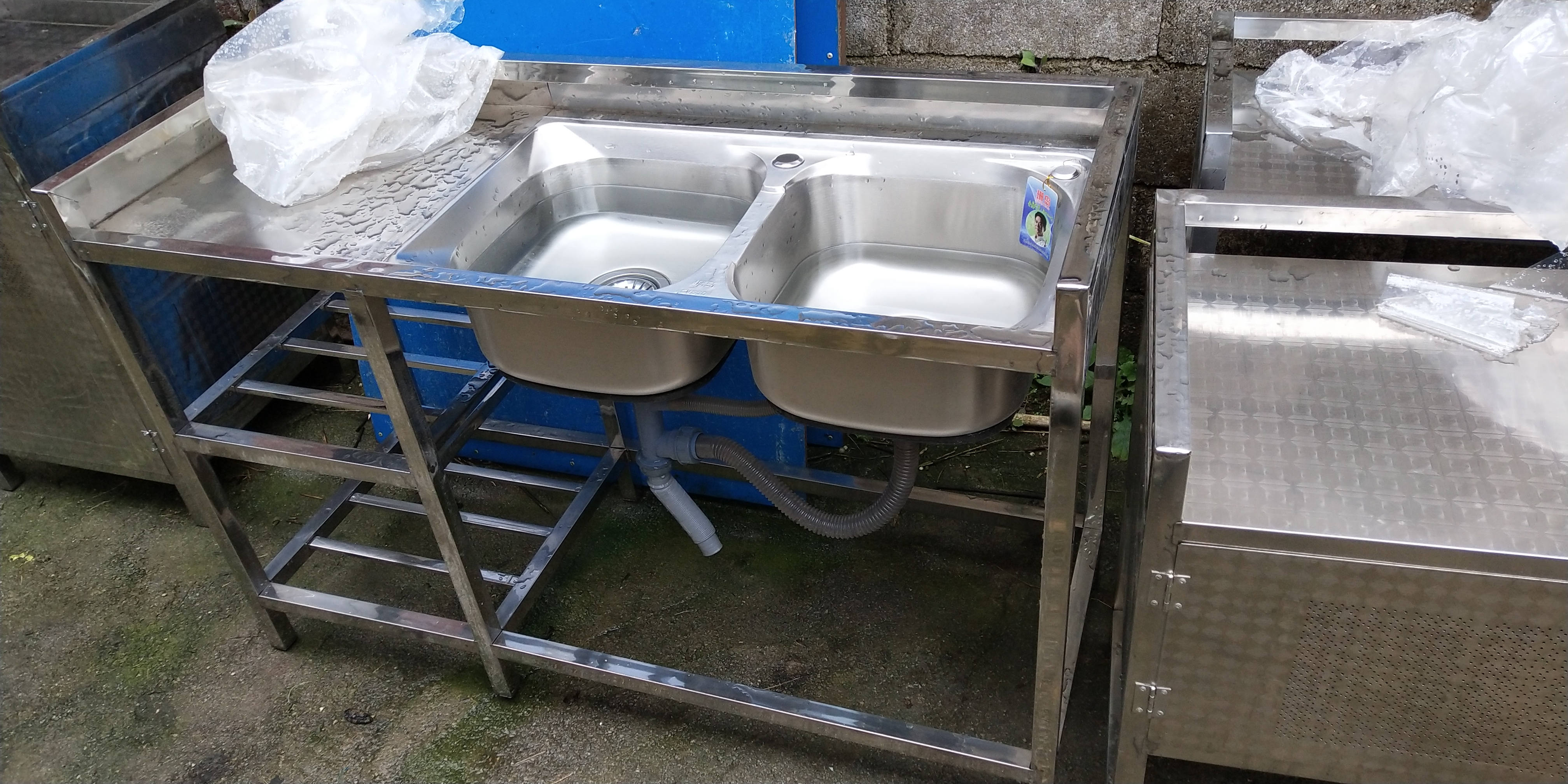百色不銹鋼洗菜池廠家報價，百色專業(yè)加工生產(chǎn)不銹鋼洗菜池廠家直銷，百色優(yōu)質(zhì)不銹鋼洗菜池價格