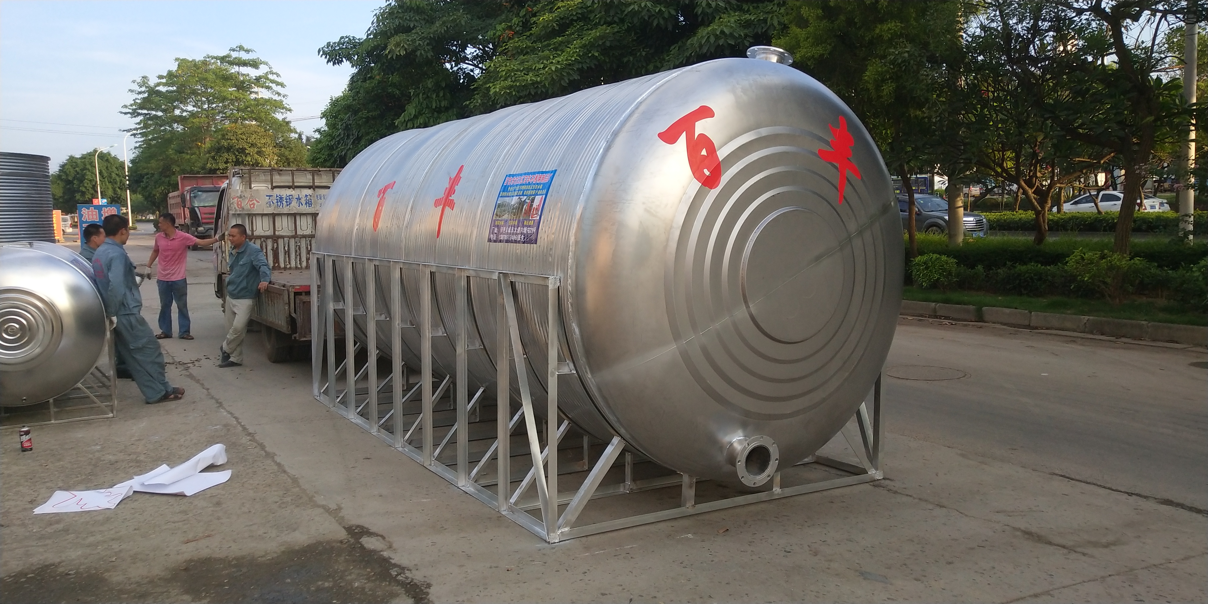 廣西圓型不銹鋼臥式水箱廠_不銹鋼水箱價(jià)格_批發(fā)