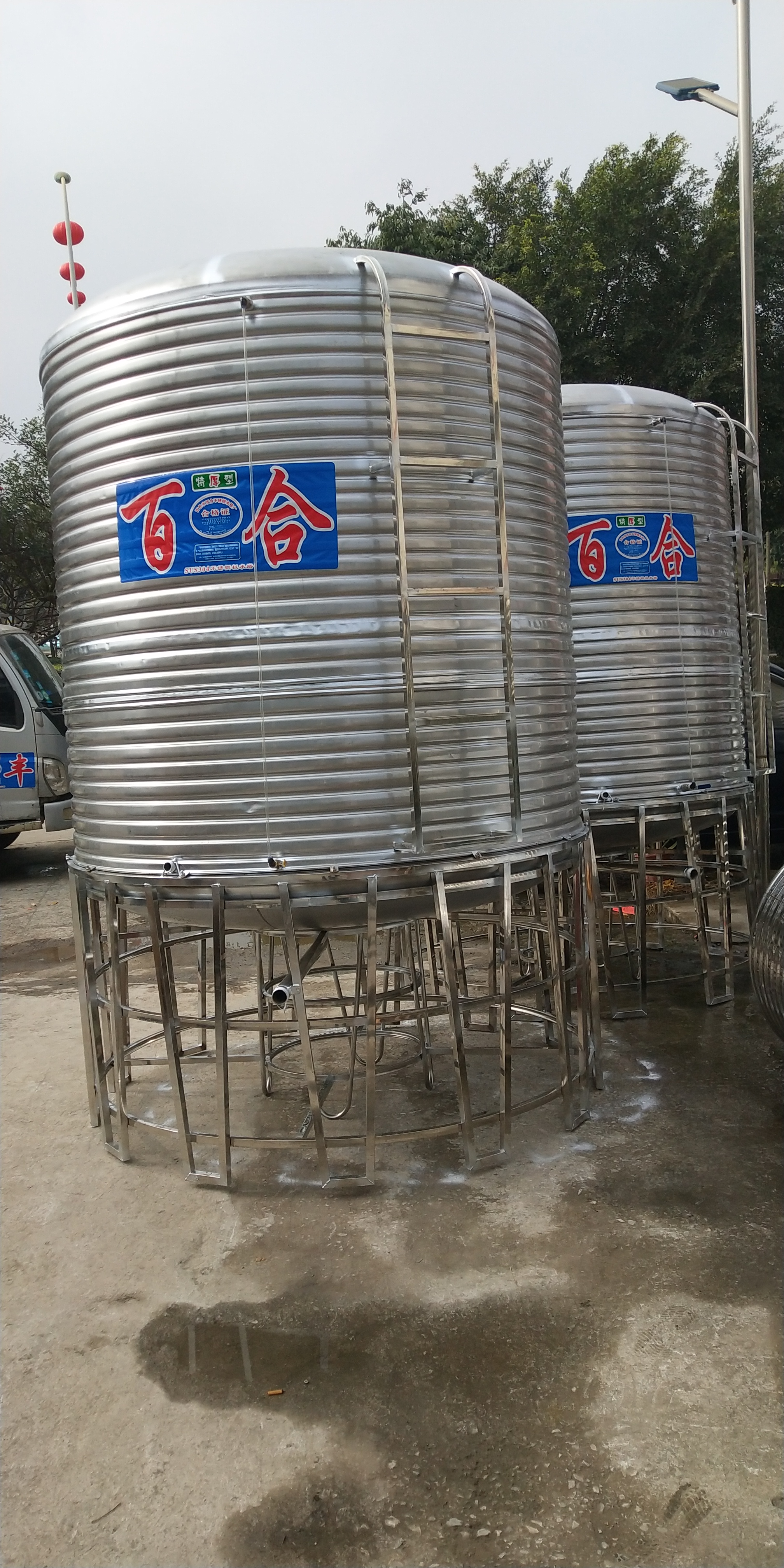 百色不銹鋼臥式儲(chǔ)酒罐生產(chǎn)廠家，百色不銹鋼臥式儲(chǔ)酒罐定做電話，百色不銹鋼臥式儲(chǔ)酒罐報(bào)價(jià)價(jià)格