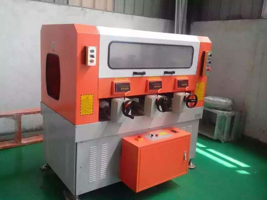 鋁型材復(fù)合機(jī)+鋁型材穿條機(jī)