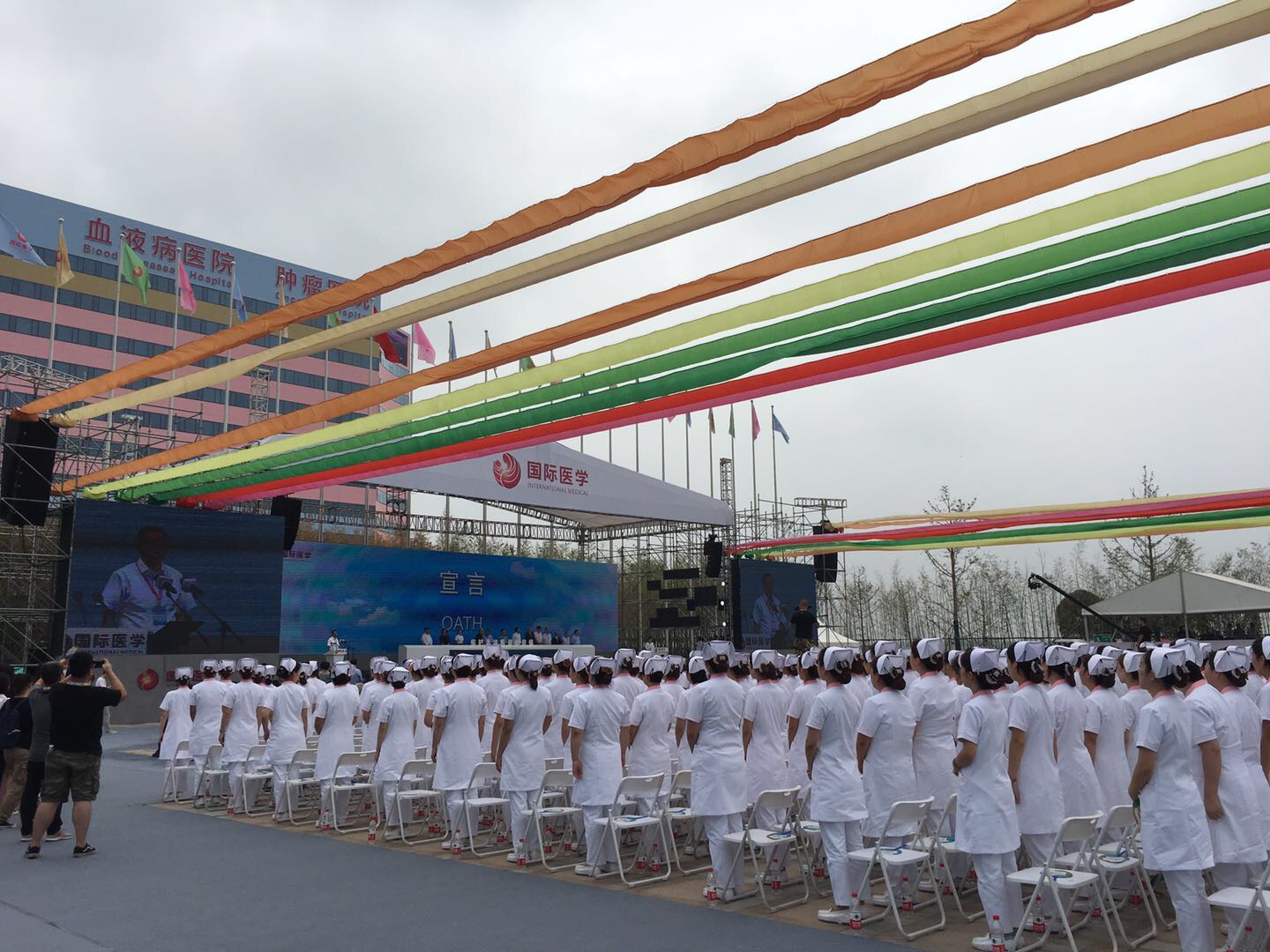 專業(yè)出租慶典飛布 彩虹飛布 飛彩帶