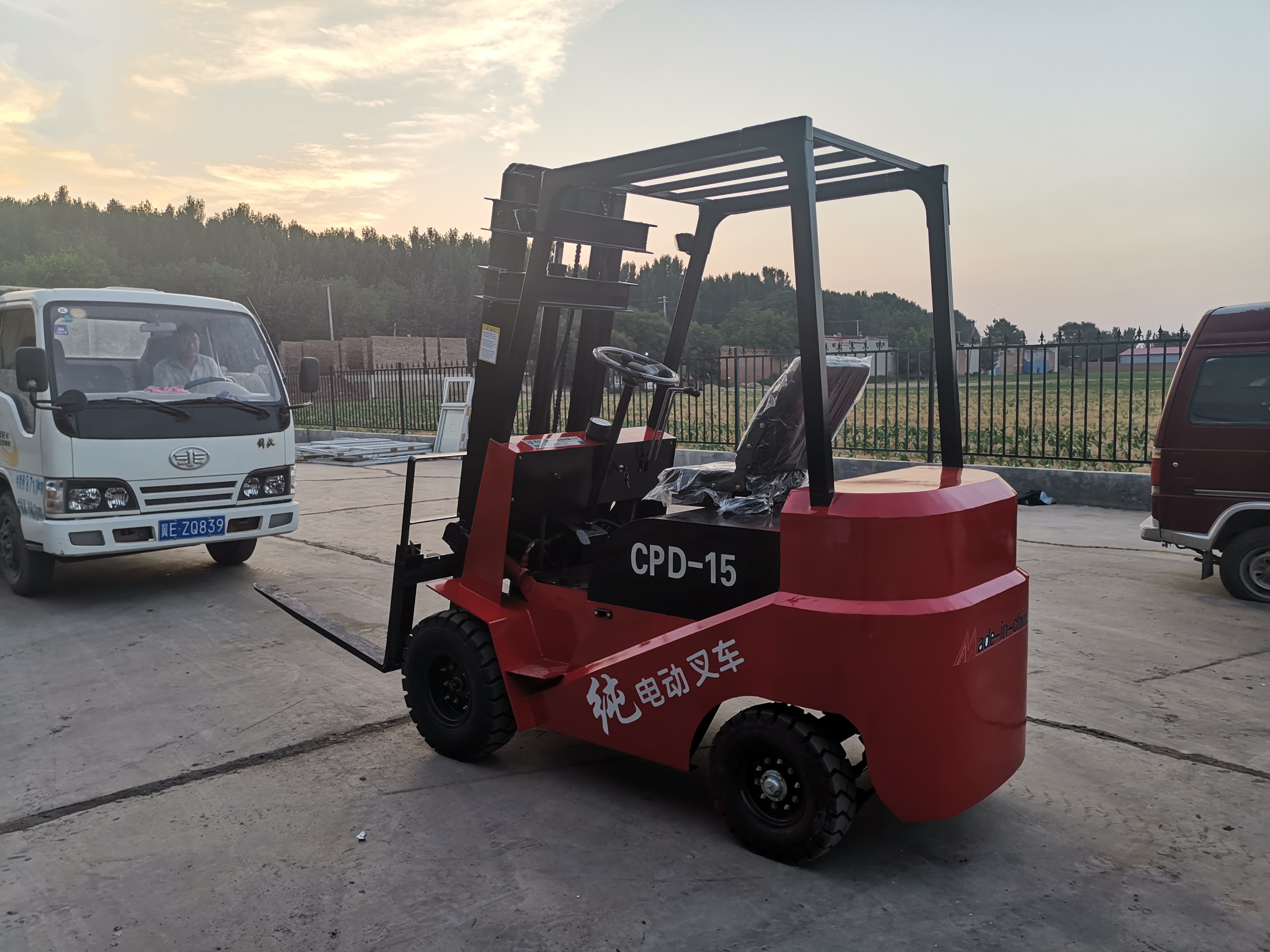 河北電動(dòng)叉車(chē)優(yōu)質(zhì)供應(yīng)商-直銷(xiāo)
