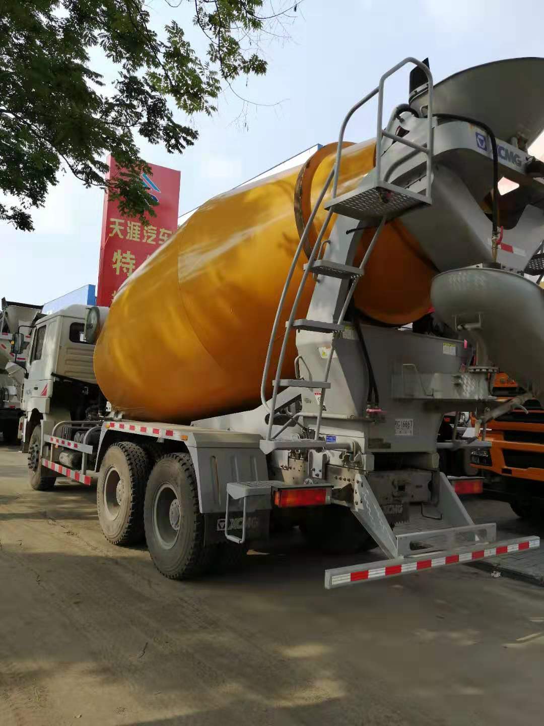 庫存陜汽德龍?zhí)烊細(xì)庑旃?2方攪拌 庫存陜汽德龍?zhí)烊細(xì)?2方攪拌 庫存陜汽德龍?zhí)烊細(xì)?2方攪拌車