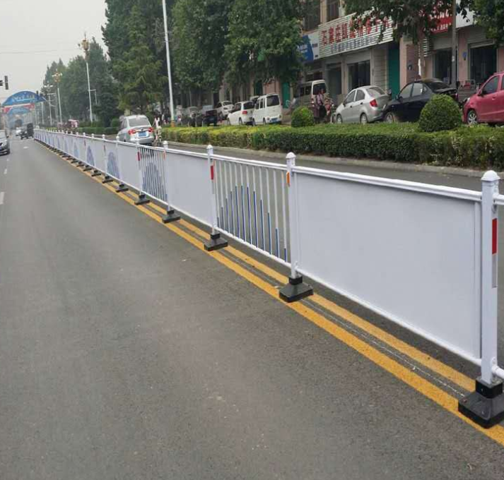 市政交通道路廣告位護欄可定制交通安全設(shè)施隔離欄公路防撞護欄