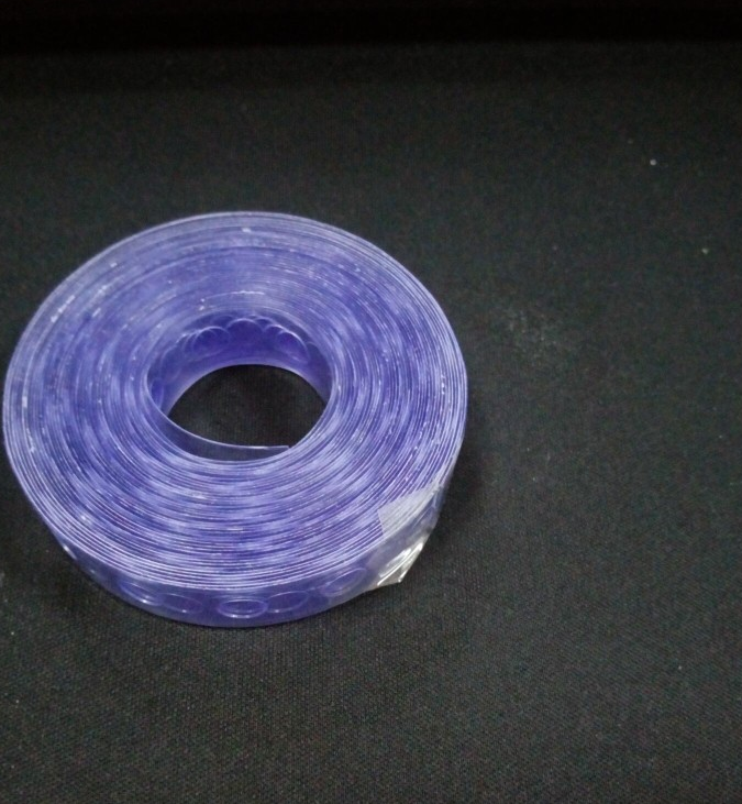 pvc透明條，帶圓孔，長(zhǎng)條 塑料鏈子，長(zhǎng)5米，孔6MM，寬13MM！