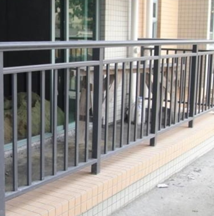 小區(qū)陽臺樓梯安全防護(hù)欄桿學(xué)校別墅鋅鋼陽臺護(hù)欄圍欄圍擋可定制