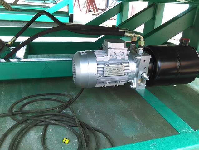 成山現(xiàn)貨供應(yīng)10噸固定式登車橋-物流倉儲裝卸平臺-電動登車橋-固定登車橋廠家