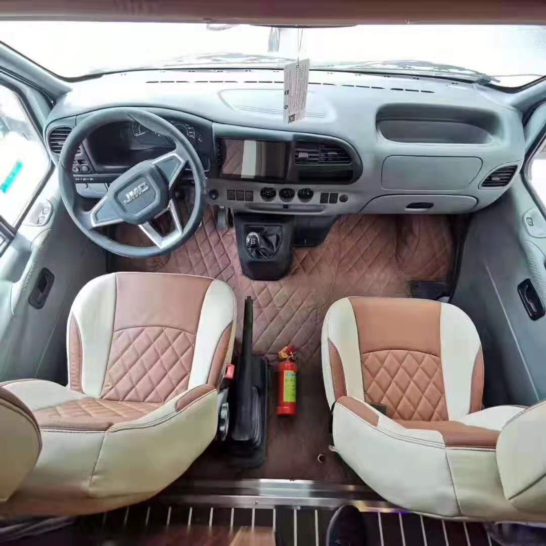 舜宇房車生產(chǎn)的//江鈴特順C房車