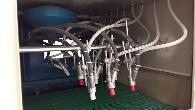 江陵威騰亞克力自動輸送噴砂機(jī)