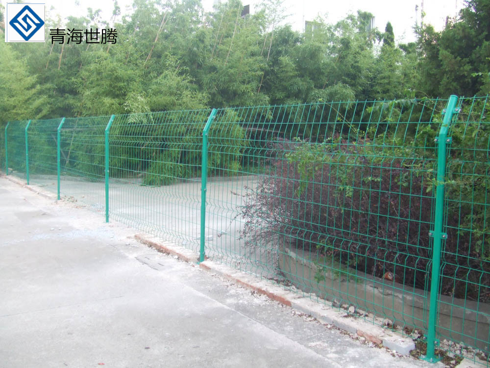 西寧 雙邊絲護(hù)欄網(wǎng)邊框護(hù)欄網(wǎng)