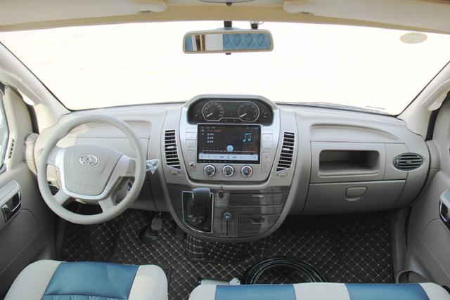 大連出廠的---大通B型房車