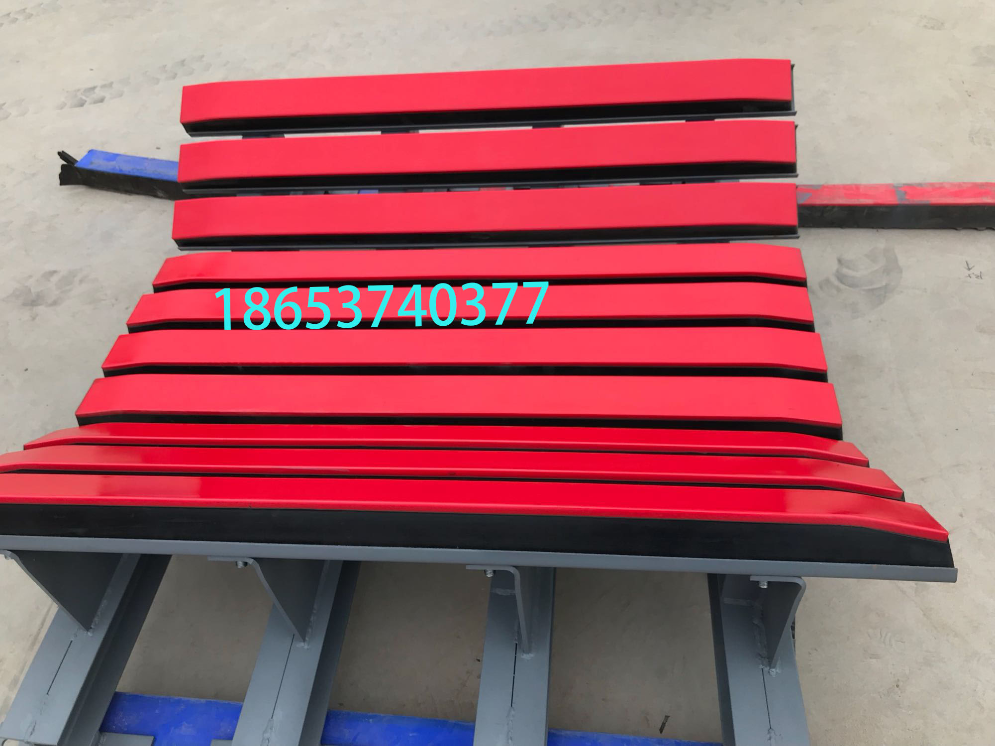 濟(jì)寧*緩沖床   定做各種耐磨緩沖床  皮帶機(jī)緩沖床 煤礦用緩沖床