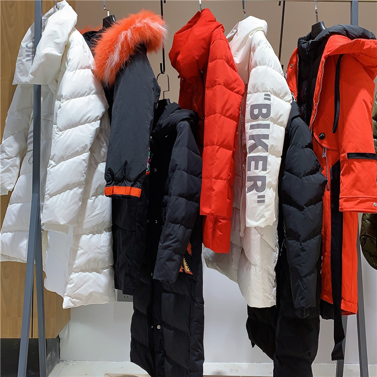 *女裝品牌埃文羽絨服中長(zhǎng)款女品牌折扣女裝批發(fā)折扣店女裝貨源