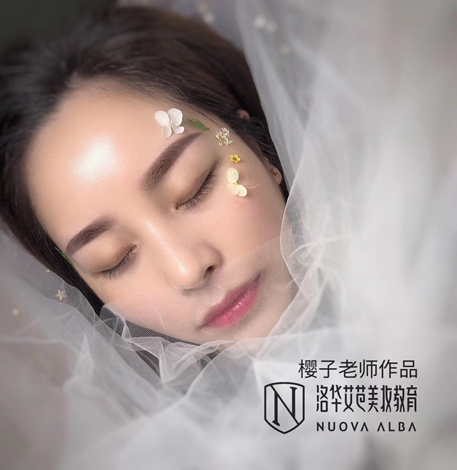 長沙學紋繡化妝要多少錢？紋繡后的保養(yǎng)，你都做對了嗎？
