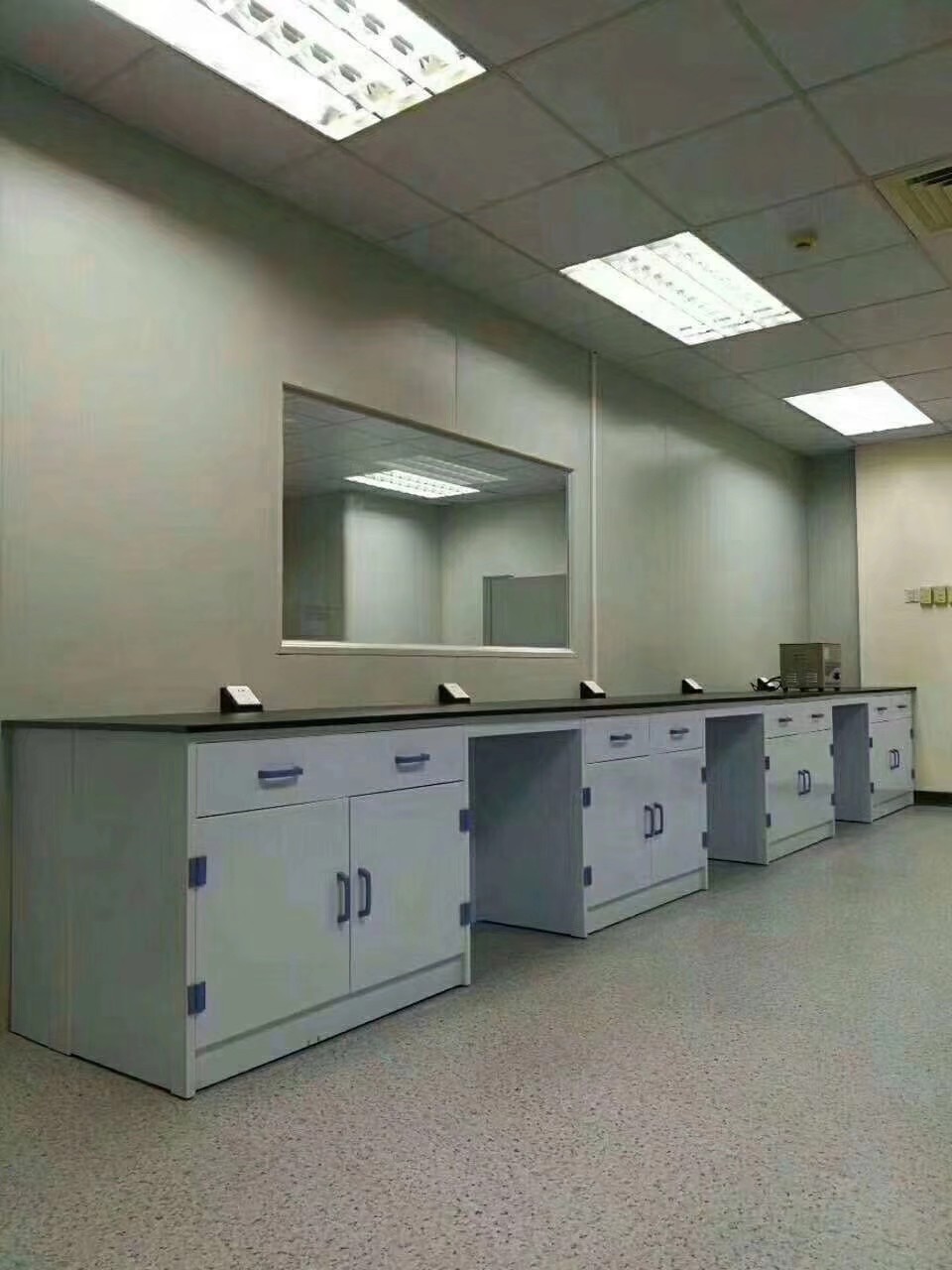 四川大學實驗臺 川大通風柜   藥品柜等。