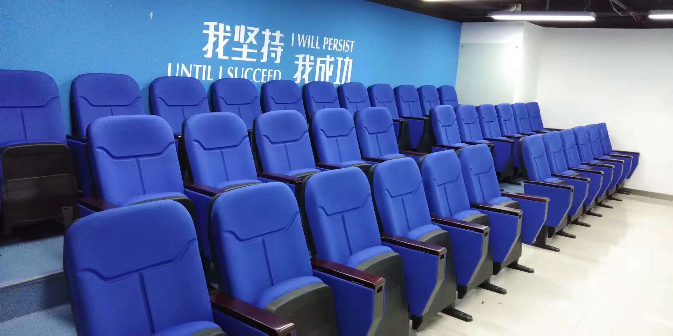 青海廠家訂制禮堂椅報告廳椅影院椅