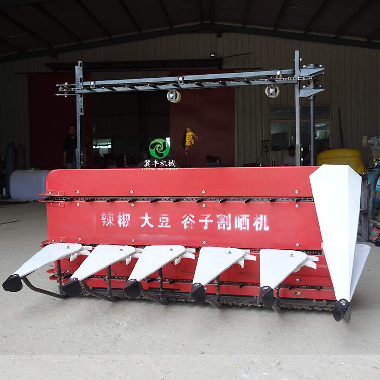 四輪車 帶割臺(tái) 辣椒大豆割曬機(jī) 四輪車帶收獲機(jī) 辣椒大豆割曬機(jī)
