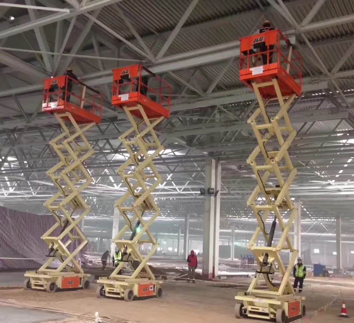 供應(yīng)上海浦東閔行20米安裝高空作業(yè)車上海幕墻用升降機(jī)租