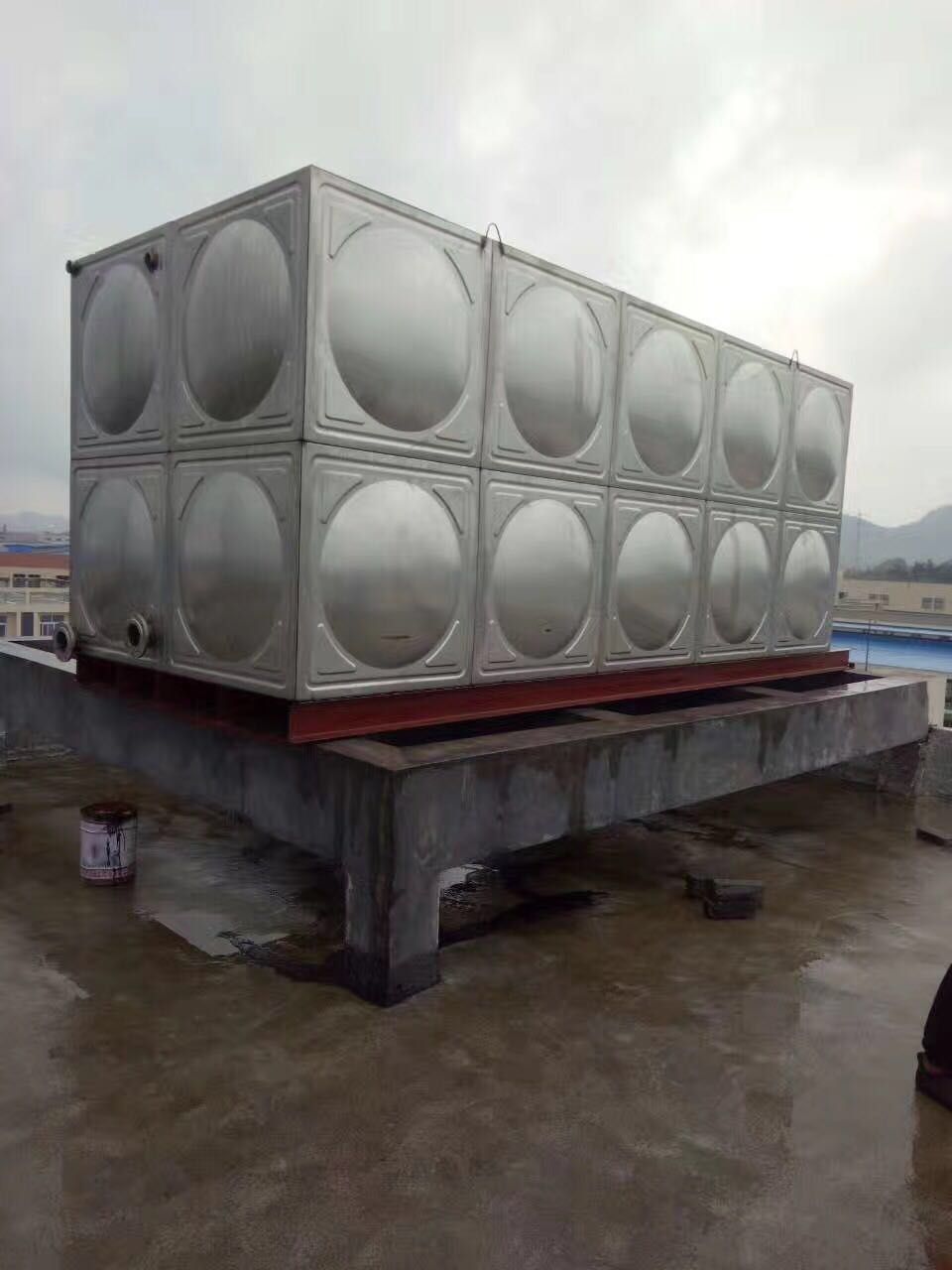 河池不銹鋼水箱304定制做廠 方形消防水箱價(jià)格，組合式保溫水箱廠家直銷，不銹鋼保溫水箱定制做，不銹鋼方形水箱304廠家