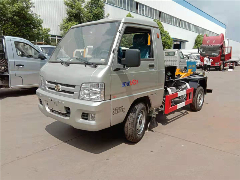 3方福田馭菱勾臂垃圾車 勾臂垃圾車價(jià)格 勾臂垃圾車生產(chǎn)廠家 勾臂垃圾車