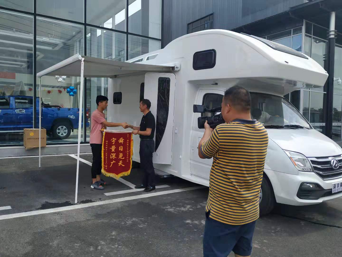 湖北電臺‘俊哥幫買車’大通C房車已經(jīng)交車了