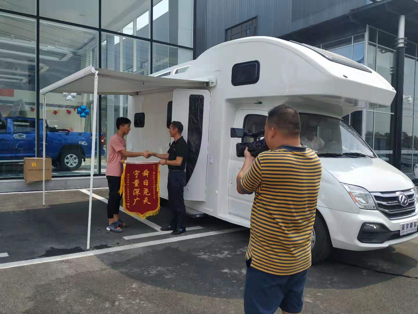 湖北電臺‘俊哥幫買車’大通C房車已經(jīng)交車了