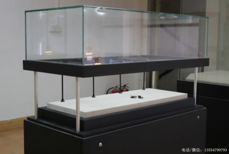 電動(dòng)升降式博物館展柜生產(chǎn)廠家，遙控控制升降開啟博物館展示柜價(jià)格