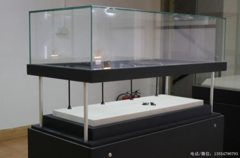 電動(dòng)升降式博物館展柜生產(chǎn)廠家，遙控控制升降開啟博物館展示柜價(jià)格
