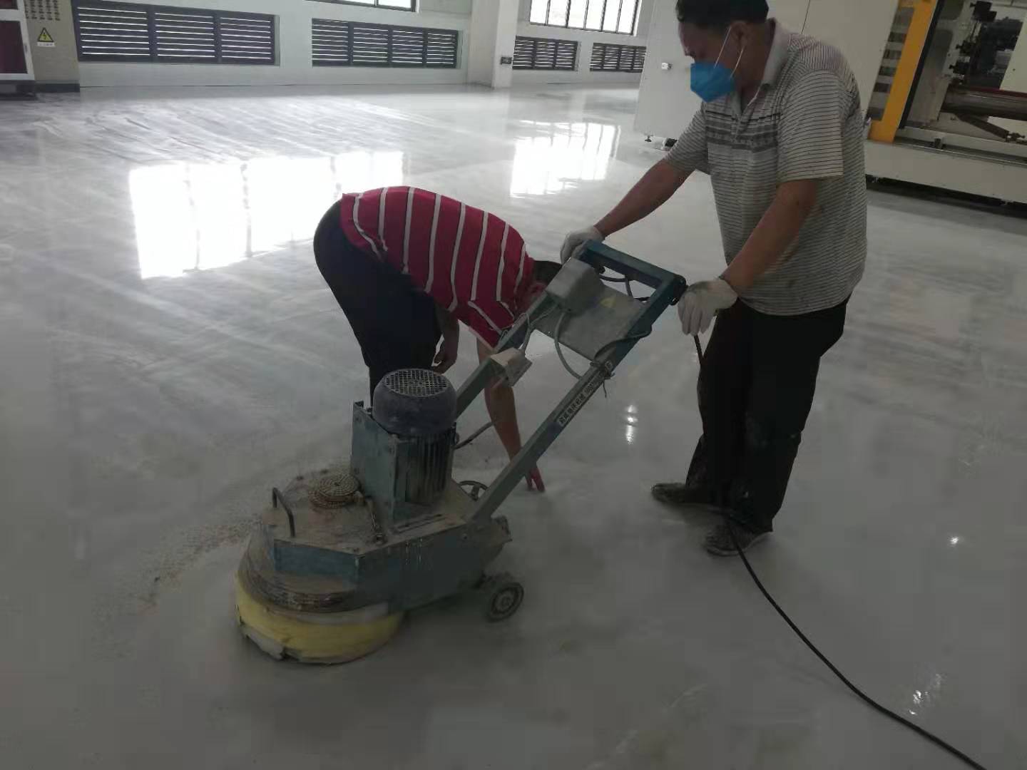南海地坪漆翻新獅山地板漆價格里水環(huán)氧地坪漆