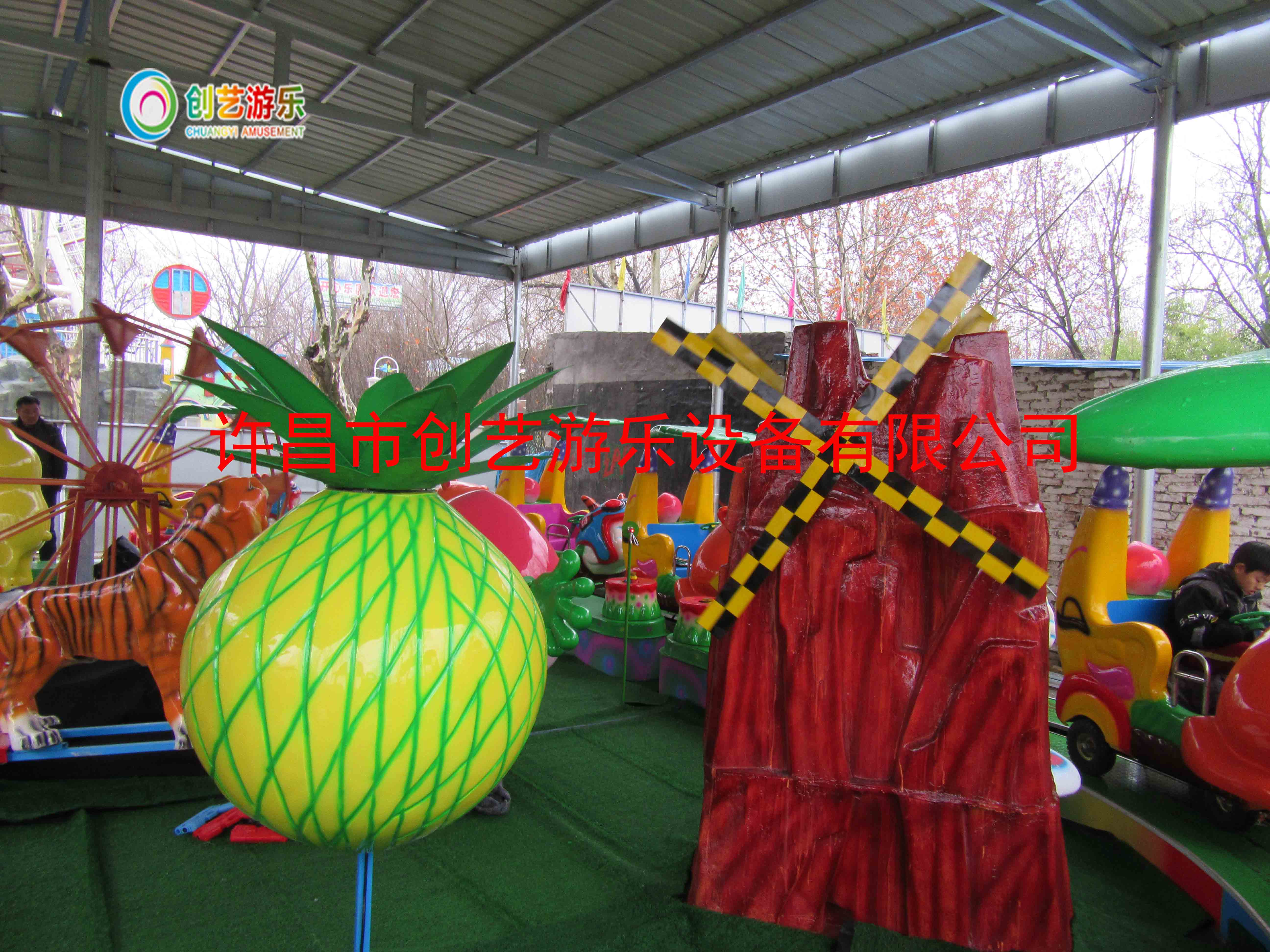 2019年創(chuàng)藝游樂火爆公園廣場(chǎng)游樂園明星產(chǎn)品之一游樂設(shè)備--香蕉火車（歡樂打地鼠）