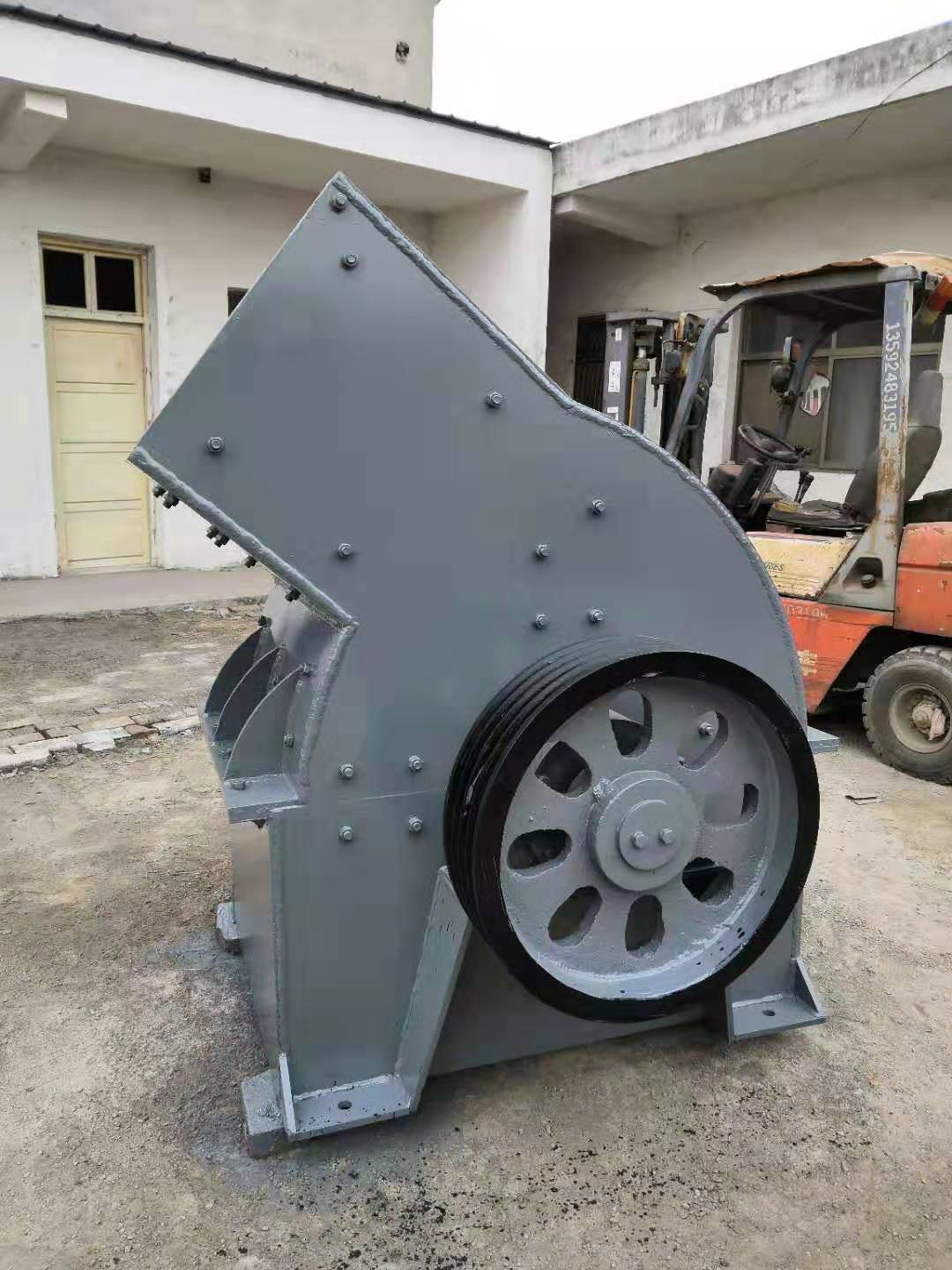 600*800錘式破碎機