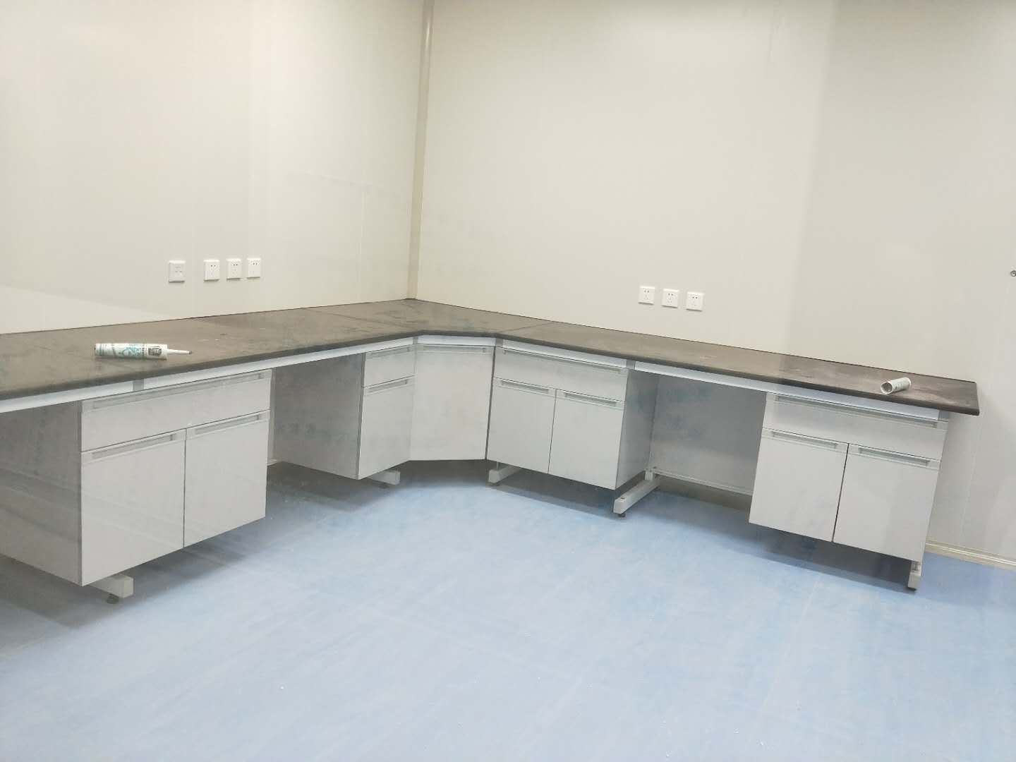 四川實驗臺 四川實驗家具 四川通風柜 家具空氣凈化工程 實驗臺維修