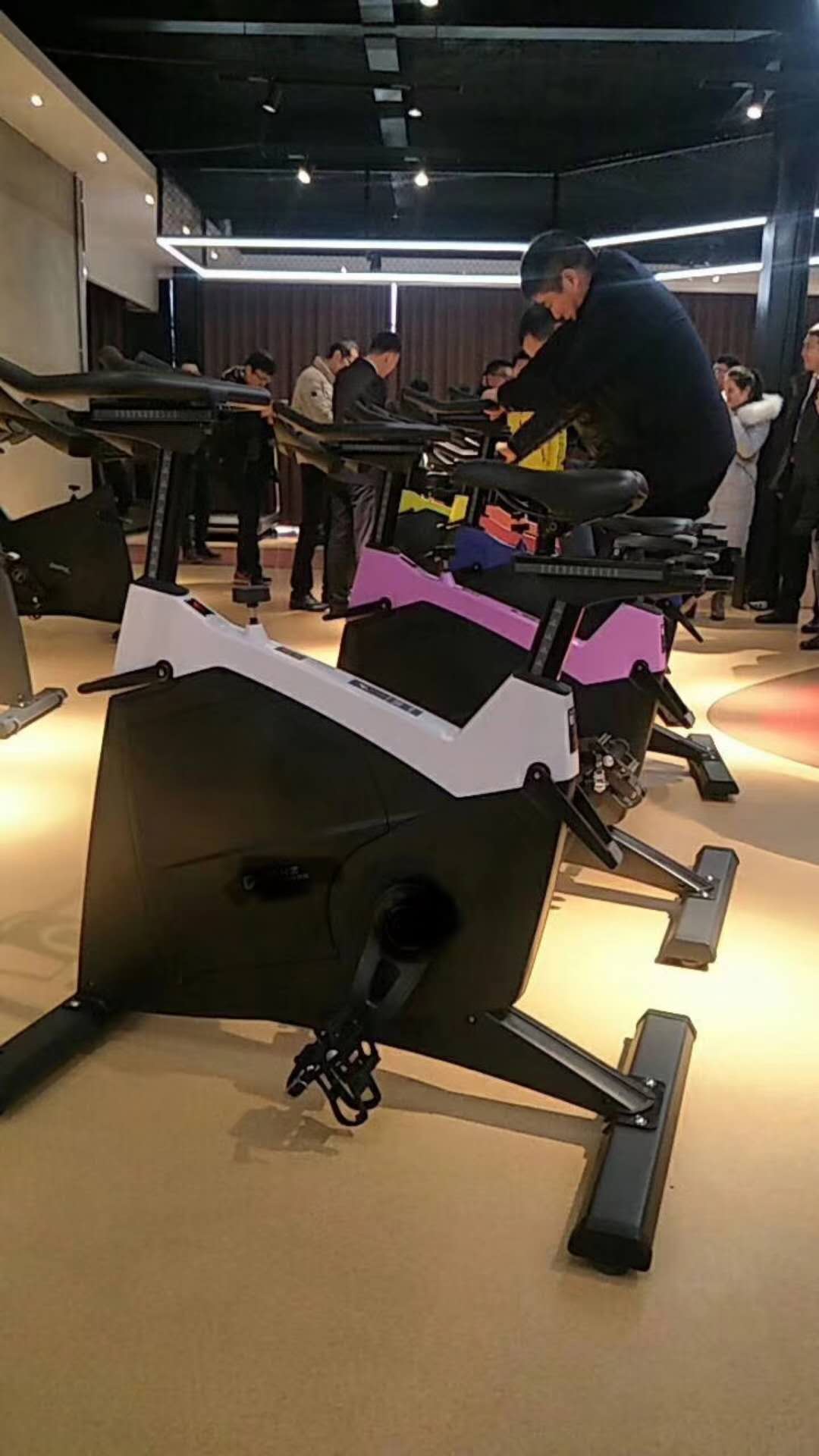 健身器材動(dòng)感單車和健身車的區(qū)別