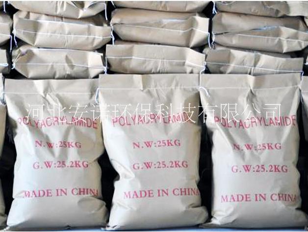 鍋爐除渣劑成分是中和劑，緩蝕劑等，提高熱效的除渣劑，河北安諾環(huán)保生產(chǎn)