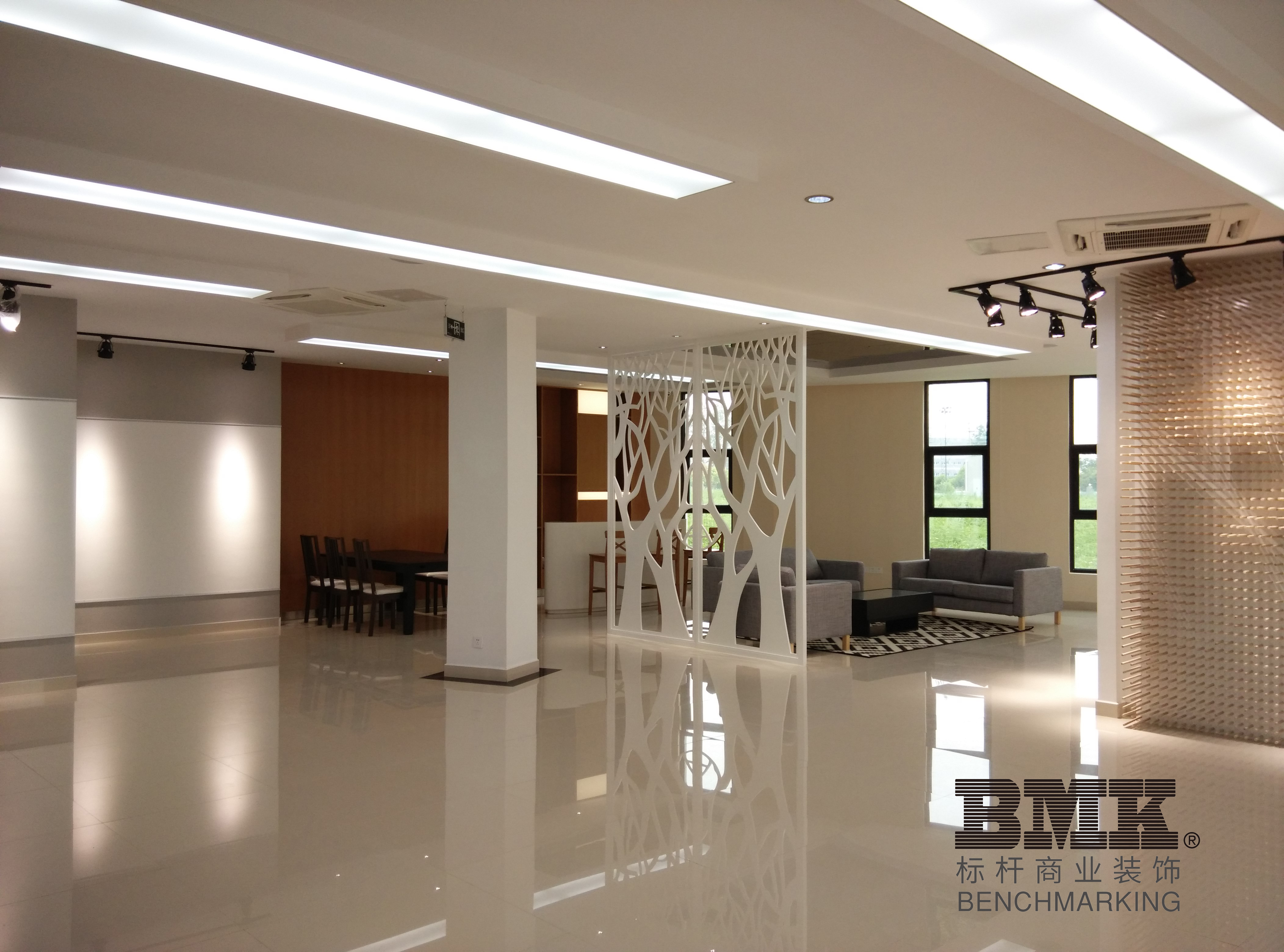 南京紡織院展廳裝修設(shè)計(jì)圖_南京企業(yè)展廳裝修報(bào)價(jià)_南京展廳展柜設(shè)計(jì)制作__南京*裝飾