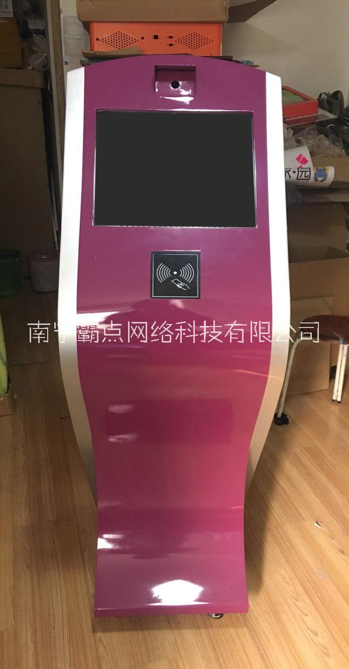 霸點(diǎn)科技 幼兒園門禁機(jī)多功能接送機(jī)幼兒園刷卡機(jī)