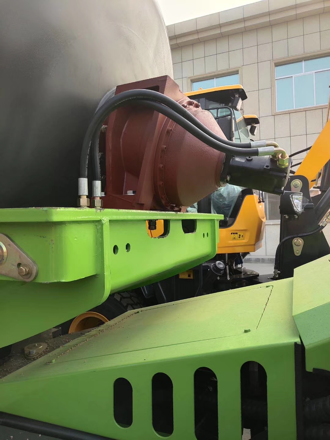 3方自上料攪拌車供貨商