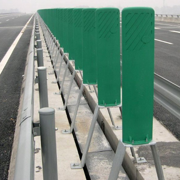 廠家直銷防眩板支架 邯鄲方遠(yuǎn)交通供應(yīng)防眩板支架，公路護(hù)欄防護(hù)